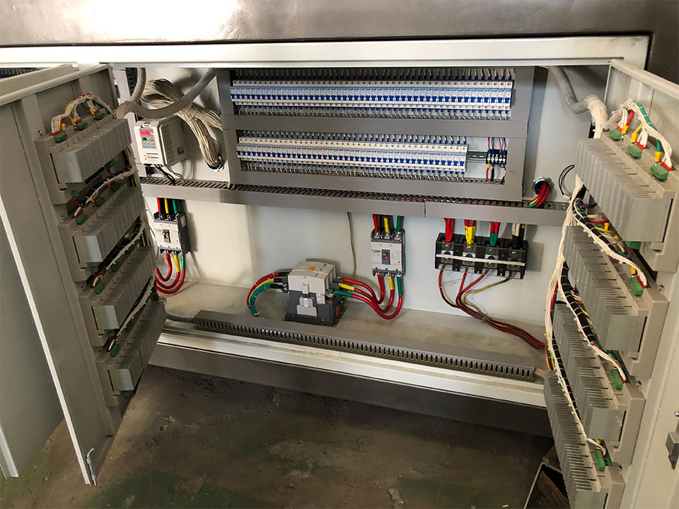 厚片自動(dòng)上料吸塑機(jī)