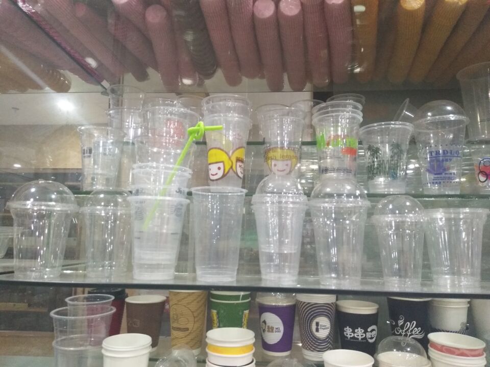 一次性塑料杯子